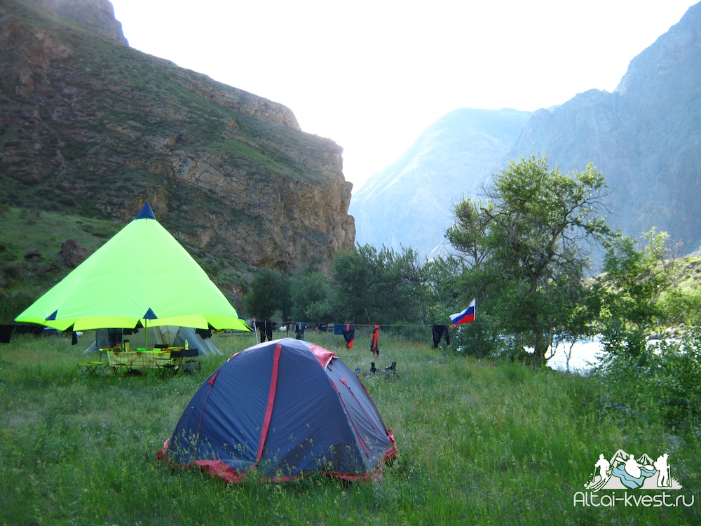палаточный кемпинг в долине Чулышмана